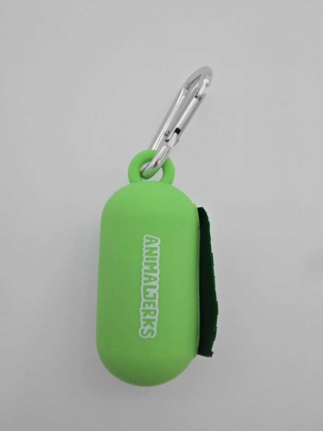 Green portable food grade silicone dog waste bag dispenser with clip comes with compostable and recycled rolls
