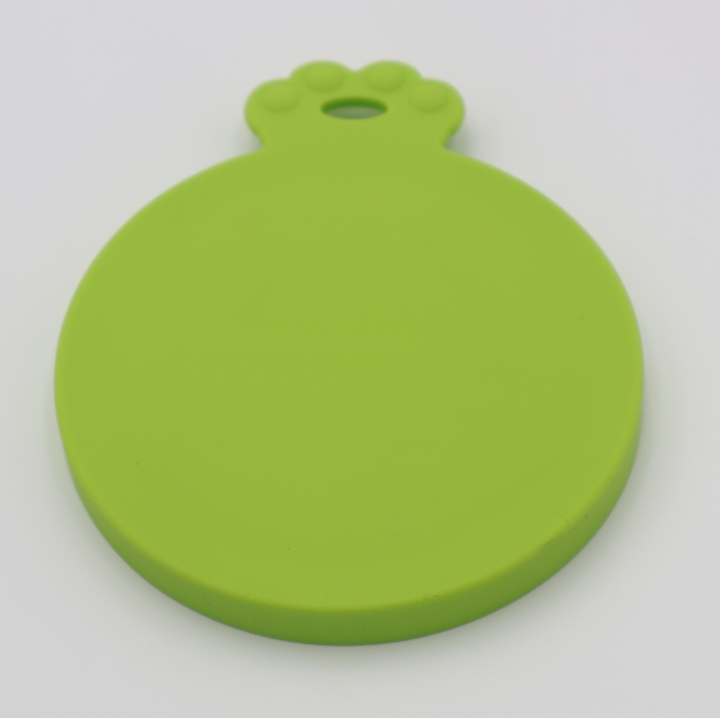 Green food-grade silicone lids for pet food cans airtight flexible universal fit, top view